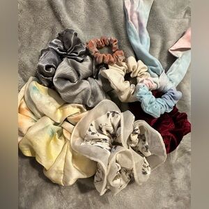 8 Scrunchies